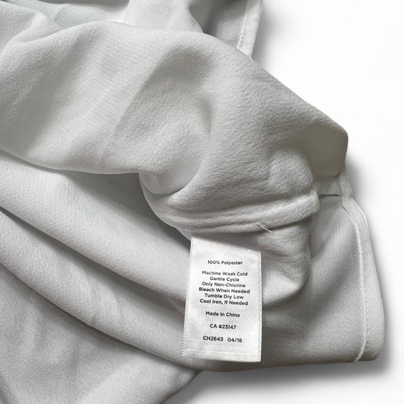 Talbots White Eyelet Embroidered V-Neck Blouse Size Small - Picture 7 of 7